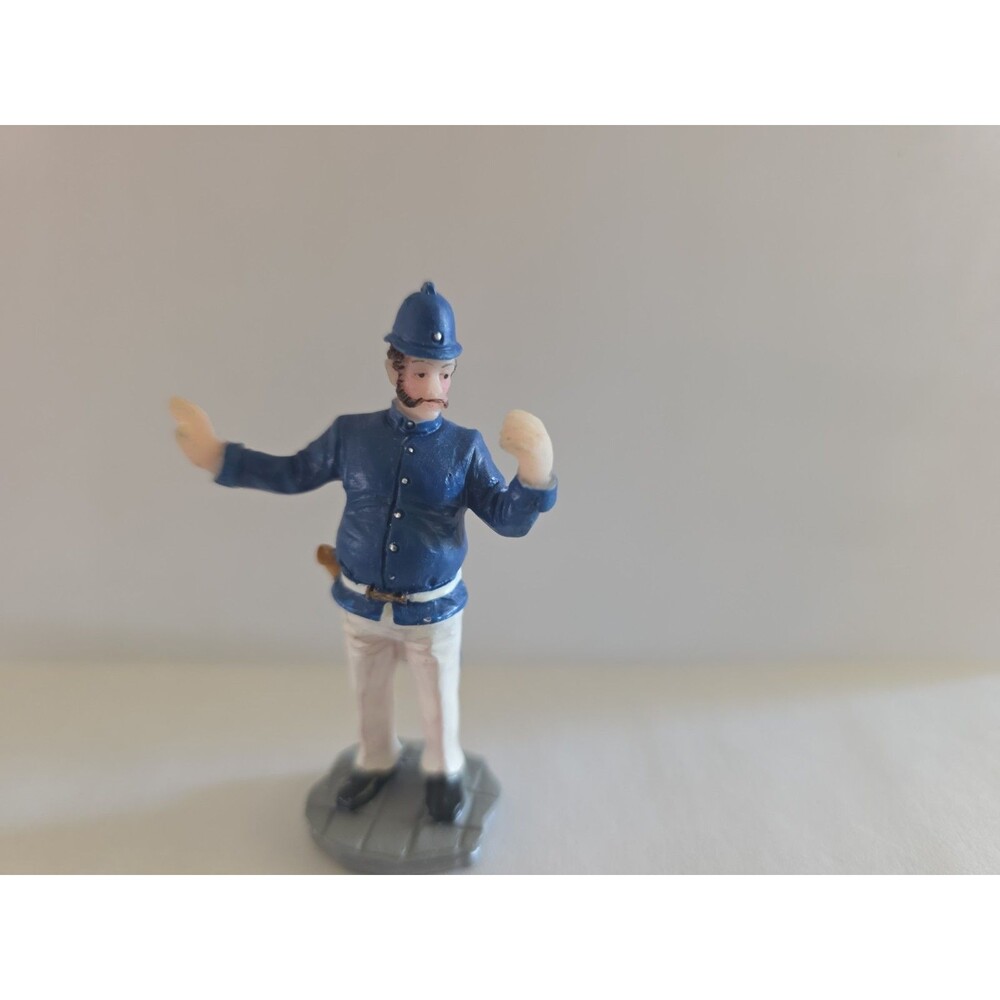 Lemax Christmas or Train Village Town Policeman Traffic Cop Directing Traffic
